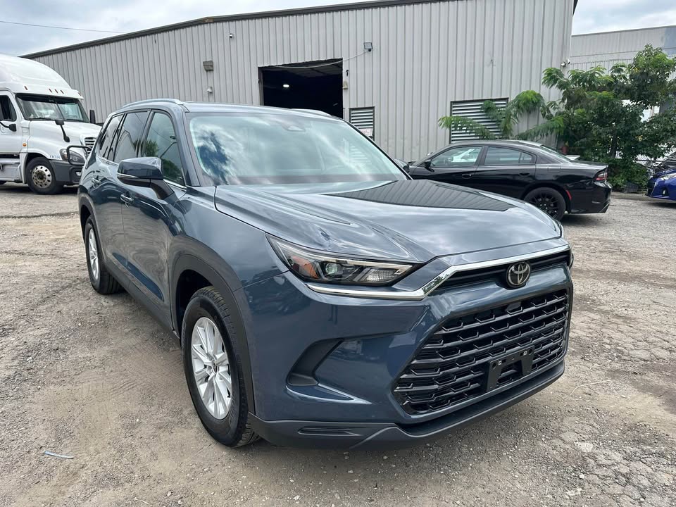 2025 Toyota Grand Highlander XLE's photo