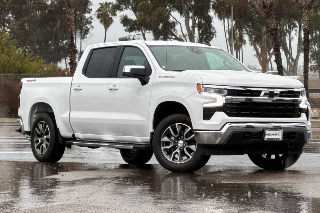 2025 Chevrolet Silverado 1500 LT's photo